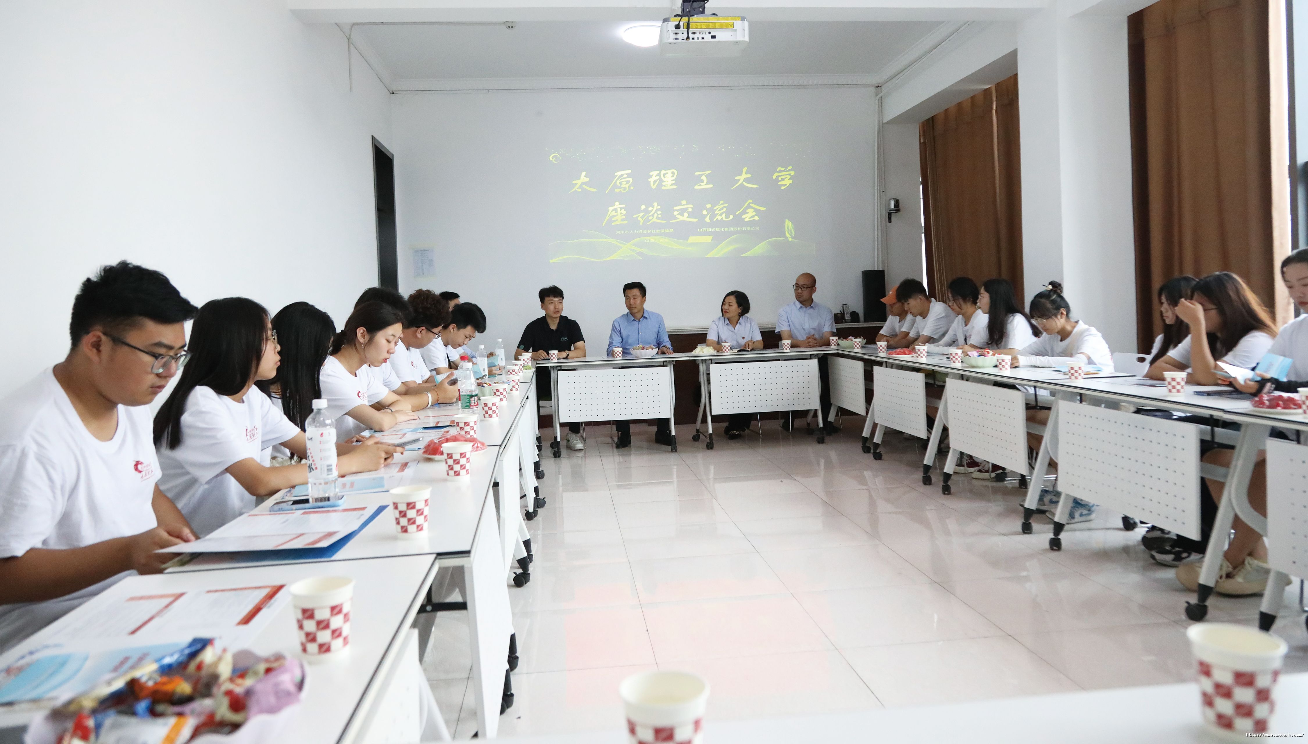 1版 学生交流会.jpg